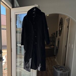 Women's Long Black Trench Coat with Classic fur Collar detachable